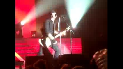 1вото шоу на Three Days Grace от турнето им в Канада - Just like you 