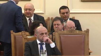 Депутатите стигнаха почти до бой заради дълга