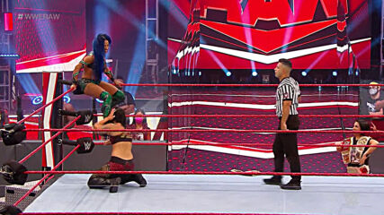 Sasha Banks vs. Shayna Baszler: Raw, Aug. 3, 2020