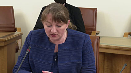 Родителите на първокласници и осмокласници ще получават еднократна помощ от държавата