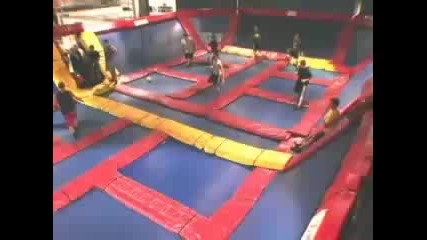 Най-яката игра на батут !