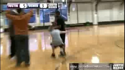 Justin Bieber и Usher играят баскетбол 