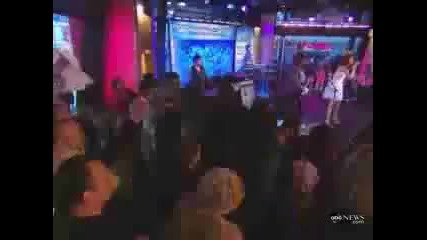 Селена пее с фенове