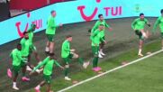 Аякс и Лудогорец вече загряват на "Йохан Кройф Арена"