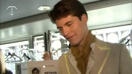 fashiontv Ftv.com - Thierry Mugler Men Backstage Ss 2010 