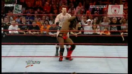 Шеймъс пребива Кингстън. | Raw 4/05/10 |