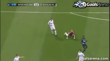 Феноменален гол в 25сек. 05.04.2011 Интер 1:0 Шалке ( гол на Станкович )