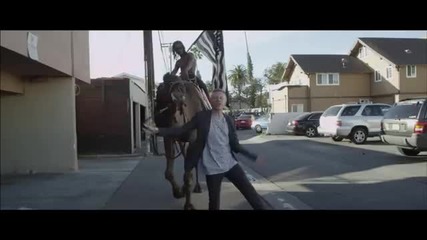 Macklemore & Ryan Lewis Feat. Ray Dalton - Cant Hold Us (official Music Video)