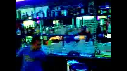Румбата пак върти бутилки