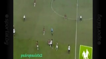 Роналдиньо показва фантастичен контрол върху топката