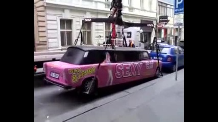 Паяк вдига Трабант Лимузина