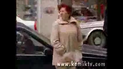Отец И Монахиня се целуват ! Смешни реакции на хората