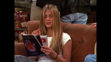 {sun} Friends - Rachael reads Chandler's horoscope { Рейчъл чете хороскопа на Чандлър}
