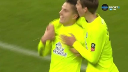 Питърбъро намали изоставането си от Челси