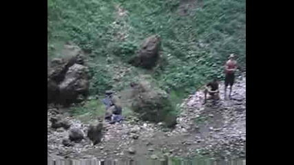 Пещерата Гарваница - скокчета :)