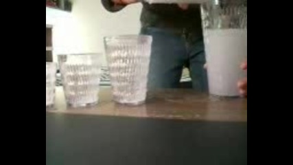 Оптична илюзия с чаши