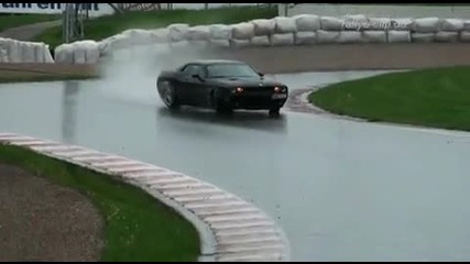 Dodge Challenger Srt8 Drift