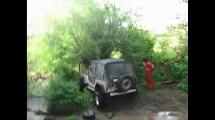 Emo Spuka Guma Na Off Road