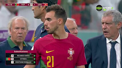 Роналдо излиза на терена
