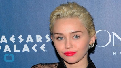 Miley Cyrus and Ariana Grande Perform a Cover of Crowded House's