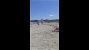 Дете кара бъги на плажа