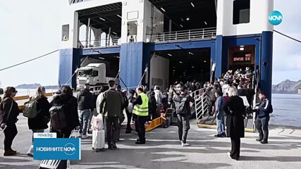 Трусовете в Санторини продължават