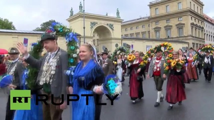 Germany: Knights, jesters & more march through Munich for Oktoberfest