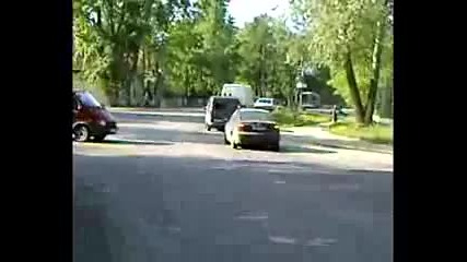 Полицай Се Гаври С Крадец