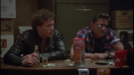 Стивън Сегал в филма Над закона (1988) / сбиването в бара
