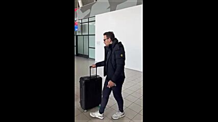 НА БЪЛГАРСКА ЗЕМЯ: Гръцката музикална звезда Никос Вертис кацна на летището в София
