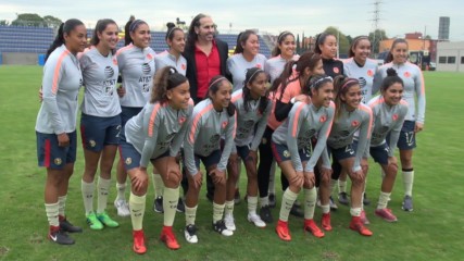 Matt Hardy puts "woken" soccer skills on display at Club América in Mexico City