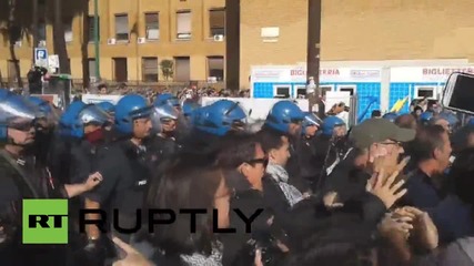 Italy: Students scuffle with police over university closure
