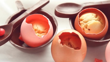 Великденски кексчета в яйчени черупки