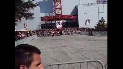 lud na motor mnogo tehnika