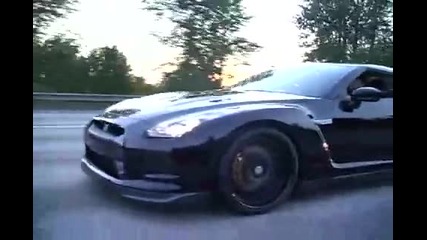 2 Страшни машини на пътя Toyota Supra & Nissan Gtr R35