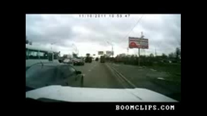 Внимание! нервна рускиня в колата !