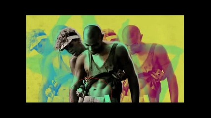 Скандално!!! Rihanna надниква в гащите на Негър 