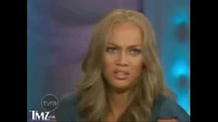 Tyra Banks Пипа Циците На Своя Гостенка