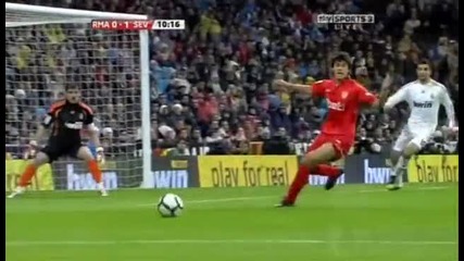 Real Madrid 0 - 1 Sevilla - Xabi Alonso Own Goal