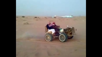 Луди араби с джип кабрио
