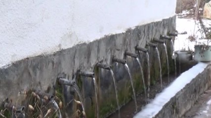 Водопад край Кюстендил замръзна