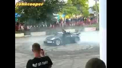 Nissan 350z дрифти около мацка