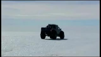 Toyotas mighty Hilux drives to North Pole