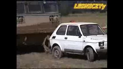 Гавра Със Fiat 126 - 2 Джугана Го Смляха :d