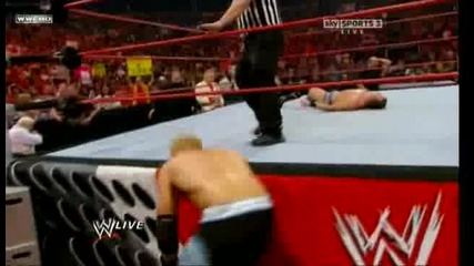 Легендите се сбиват. | Raw 29/03/10 |