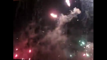 Снимане в опасна близост от балкон при посрещането на Нова Година в Шанхай 2011