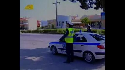 Полицай спира моторист (смях)