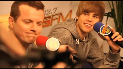 Justin Bieber - Love Me hq (video for the fans) ( (текст + превод) ) 