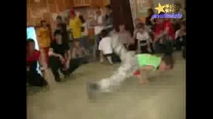 Момчета Майстори На Танците!