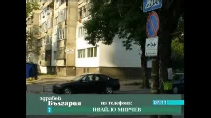 Паркиран на пешеходна пътека дипломатически автомобил.